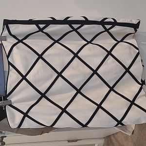 White house black market black white skirt